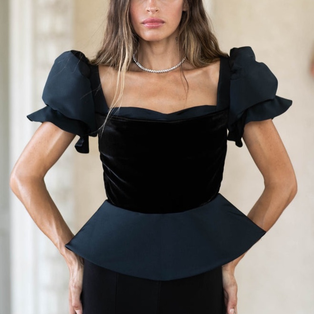 NWT Damaris Bailey Black Puff-Sleeve Peplum Velvet Top small
